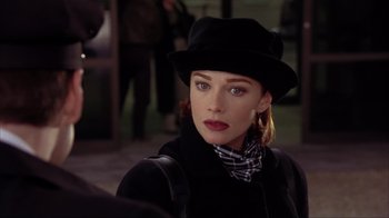 Movie still from “Dumb and Dumber” (1994), directed by Peter Farrelly – A person wearing a hat; Close Up shot, Over the shoulder angle