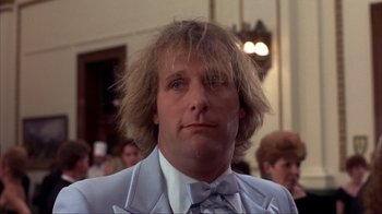 Movie still from “Dumb and Dumber” (1994), directed by Peter Farrelly – A person wearing a suit and bow tie; Close Up shot, Low angle