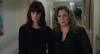 Movie still from “Dumb and Dumber To” (2014), directed by Peter Farrelly – Two women standing next to each other in front of a building; Close Up shot, Over the shoulder angle