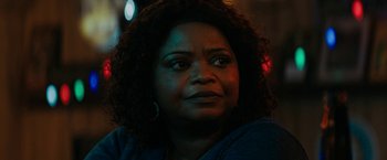 Movie still from “Encounter” (2021), directed by Michael Pearce – A person with curly black hair; Close Up shot, Over the shoulder angle