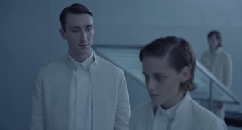 Movie still from “Equals” (2015), directed by Drake Doremus – A man and a woman standing next to each other; Medium shot, Over the shoulder angle