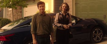 Movie still from “Game Night” (2018), directed by John Francis Daley – A man and a woman standing in front of a car; Medium shot, Over the shoulder angle