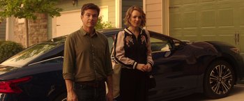 Movie still from “Game Night” (2018), directed by John Francis Daley – A man and a woman standing in front of a car; Medium shot, Over the shoulder angle