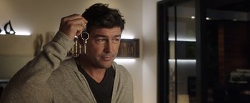 Movie still from “Game Night” (2018), directed by John Francis Daley – A person holding a pair of keys; Close Up shot, Over the shoulder angle