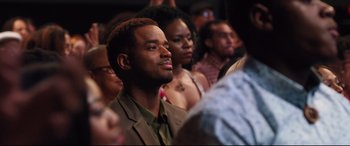 Movie still from “Girls Trip” (2017), directed by Malcolm D. Lee – A group of people sitting in front of each other; Close Up shot, Over the shoulder angle