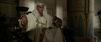 Movie still from “Exodus: Gods and Kings” (2014), directed by Ridley Scott – A man wearing a white robe and a gold crown; Medium shot, Low angle