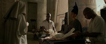 Movie still from “Exodus: Gods and Kings” (2014), directed by Ridley Scott – A man and a woman in the middle of an egyptian scene; Medium shot, High angle