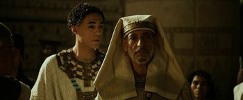 Movie still from “Exodus: Gods and Kings” (2014), directed by Ridley Scott – A man and a woman dressed in ancient egyptian clothing; Close Up shot, Over the shoulder angle