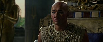 Movie still from “Exodus: Gods and Kings” (2014), directed by Ridley Scott – A man in a costume is looking at the camera; Close Up shot, Over the shoulder angle