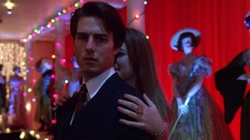 Movie still from “Eyes Wide Shut” (1999), directed by Stanley Kubrick – A man and a woman are posing for a picture; Close Up shot, Low angle
