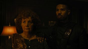 Movie still from “Fahrenheit 451” (2018), directed by Ramin Bahrani – A man and a woman are standing next to each other; Close Up shot, Over the shoulder angle