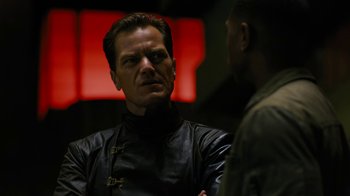 Movie still from “Fahrenheit 451” (2018), directed by Ramin Bahrani – A man in a leather jacket talking to another man in a leather jacket; Close Up shot, Over the shoulder angle