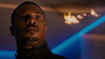 Movie still from “Fahrenheit 451” (2018), directed by Ramin Bahrani – A man's face in front of a blue background; Close Up shot, Low angle