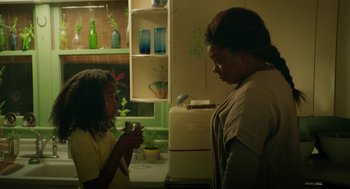 Movie still from “Fast Color” (2018), directed by Julia Hart – Two people in a kitchen talking to each other; Medium shot, Over the shoulder angle