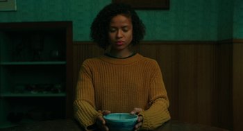 Movie still from “Fast Color” (2018), directed by Julia Hart – A woman is holding a bowl in her hands; Medium shot, High angle