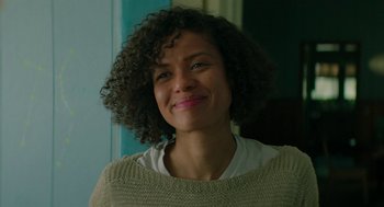Movie still from “Fast Color” (2018), directed by Julia Hart – A person with curly hair smiling; Close Up shot, Over the shoulder angle