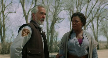 Movie still from “Fast Color” (2018), directed by Julia Hart – A man and a woman standing next to each other in front of trees; Medium shot, Over the shoulder angle