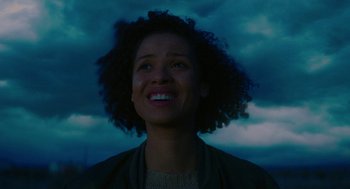 Movie still from “Fast Color” (2018), directed by Julia Hart – A woman with curly hair is smiling in the dark; Close Up shot, Low angle