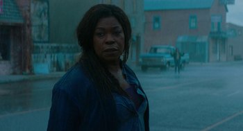 Movie still from “Fast Color” (2018), directed by Julia Hart – A woman standing on the side of the street; Close Up shot, Over the shoulder angle