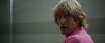 Movie still from “Father Figures” (2017), directed by Lawrence Sher – A person with blonde hair; Close Up shot, Over the shoulder angle