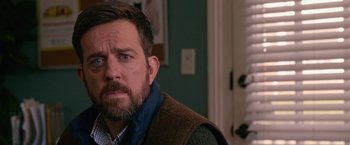 Movie still from “Father Figures” (2017), directed by Lawrence Sher – A person with a beard; Close Up shot, Over the shoulder angle