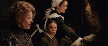 Movie still from “Finding Neverland” (2004), directed by Marc Forster – A group of people sitting in a room; Close Up shot, Over the shoulder angle