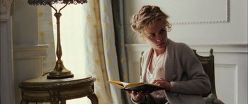 Movie still from “Finding Neverland” (2004), directed by Marc Forster – A woman is reading a book in a room; Medium shot, Over the shoulder angle