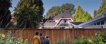 Movie still from “Good Boys” (2019), directed by Gene Stupnitsky – Three boys are looking at a house from behind a fence; Extreme Wide shot, Low angle