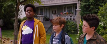 Movie still from “Good Boys” (2019), directed by Gene Stupnitsky – Two boys standing in front of a house with backpacks; Medium shot, Over the shoulder angle