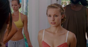 Movie still from “Forgetting Sarah Marshall” (2008), directed by Nicholas Stoller – A woman in a red top and a woman in a yellow top; Close Up shot, Over the shoulder angle