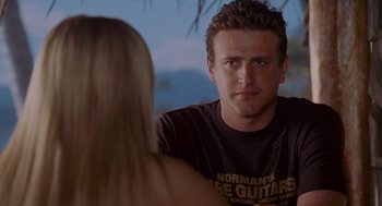 Movie still from “Forgetting Sarah Marshall” (2008), directed by Nicholas Stoller – A man and a woman are talking to each other; Close Up shot, Over the shoulder angle