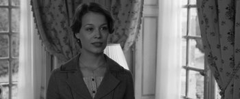 Movie still from “Frantz” (2016), directed by François Ozon – A black and white photo of a woman in a suit; Close Up shot, Over the shoulder angle