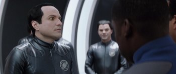 Movie still from “Galaxy Quest” (1999), directed by Dean Parisot – A group of men standing next to each other in front of a mirror; Close Up shot, Over the shoulder angle