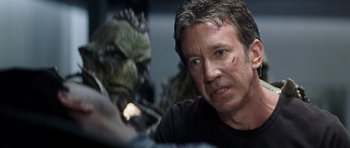 Movie still from “Galaxy Quest” (1999), directed by Dean Parisot – A man and a woman are looking at each other; Close Up shot, Over the shoulder angle