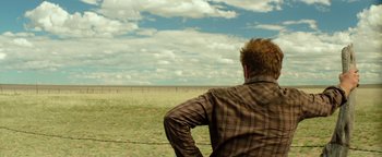 Movie still from “Hell or High Water” (2016), directed by David Mackenzie – A man standing in the middle of an open field; Wide shot, Over the shoulder angle
