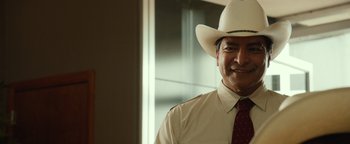 Movie still from “Hell or High Water” (2016), directed by David Mackenzie – A man wearing a white cowboy hat and a tie; Close Up shot, Over the shoulder angle