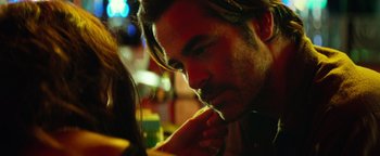 Movie still from “Hell or High Water” (2016), directed by David Mackenzie – A person sitting at a table; Close Up shot, Over the shoulder angle
