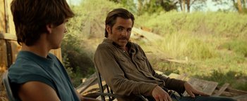 Movie still from “Hell or High Water” (2016), directed by David Mackenzie – A person sitting in a chair; Medium shot, Over the shoulder angle