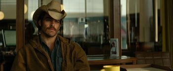 Movie still from “Hell or High Water” (2016), directed by David Mackenzie – A man wearing a cowboy hat sitting at a table in a restaurant; Close Up shot, Over the shoulder angle
