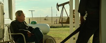 Movie still from “Hell or High Water” (2016), directed by David Mackenzie – An image of an oil well in the middle of a field; Medium shot, Over the shoulder angle