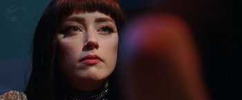 Movie still from “Her Smell” (2018), directed by Alex Ross Perry – A person with short brown hair; Close Up shot, Over the shoulder angle