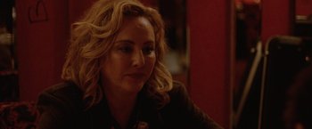 Movie still from “Her Smell” (2018), directed by Alex Ross Perry – A person sitting in front of a wall; Close Up shot, Over the shoulder angle