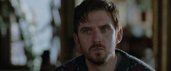 Movie still from “Her Smell” (2018), directed by Alex Ross Perry – A person with blue eyes; Close Up shot, Over the shoulder angle