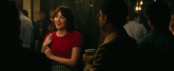 Movie still from “How to Be Single” (2016), directed by Christian Ditter – A woman in a red shirt is talking to a man in a suit; Medium shot, Over the shoulder angle