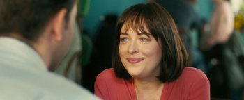 Movie still from “How to Be Single” (2016), directed by Christian Ditter – A person with short brown hair; Close Up shot, Over the shoulder angle