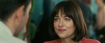 Movie still from “How to Be Single” (2016), directed by Christian Ditter – A person wearing a red shirt; Close Up shot, Over the shoulder angle