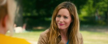 Movie still from “How to Be Single” (2016), directed by Christian Ditter – A person sitting in a field; Close Up shot, Over the shoulder angle