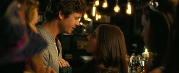 Movie still from “How to Be Single” (2016), directed by Christian Ditter – A man and a woman looking at one another; Close Up shot, Over the shoulder angle