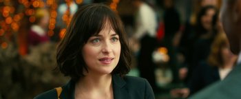 Movie still from “How to Be Single” (2016), directed by Christian Ditter – A person wearing a suit; Close Up shot, Over the shoulder angle