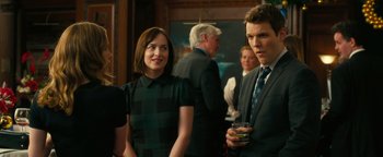 Movie still from “How to Be Single” (2016), directed by Christian Ditter – A man and a woman standing next to each other at an event; Medium shot, Over the shoulder angle